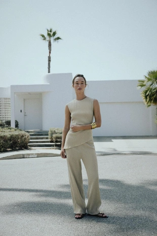 Топ асимметричного кроя с текстурой- Заказать в России