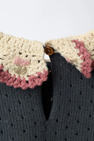 Трикотажный джемпер с воротником, связанным крючком- Заказать в России