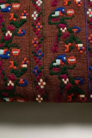 Наволочка с вышивкой EMBROIDERED CUSHION COVER X COLLAGERIE- Заказать в России