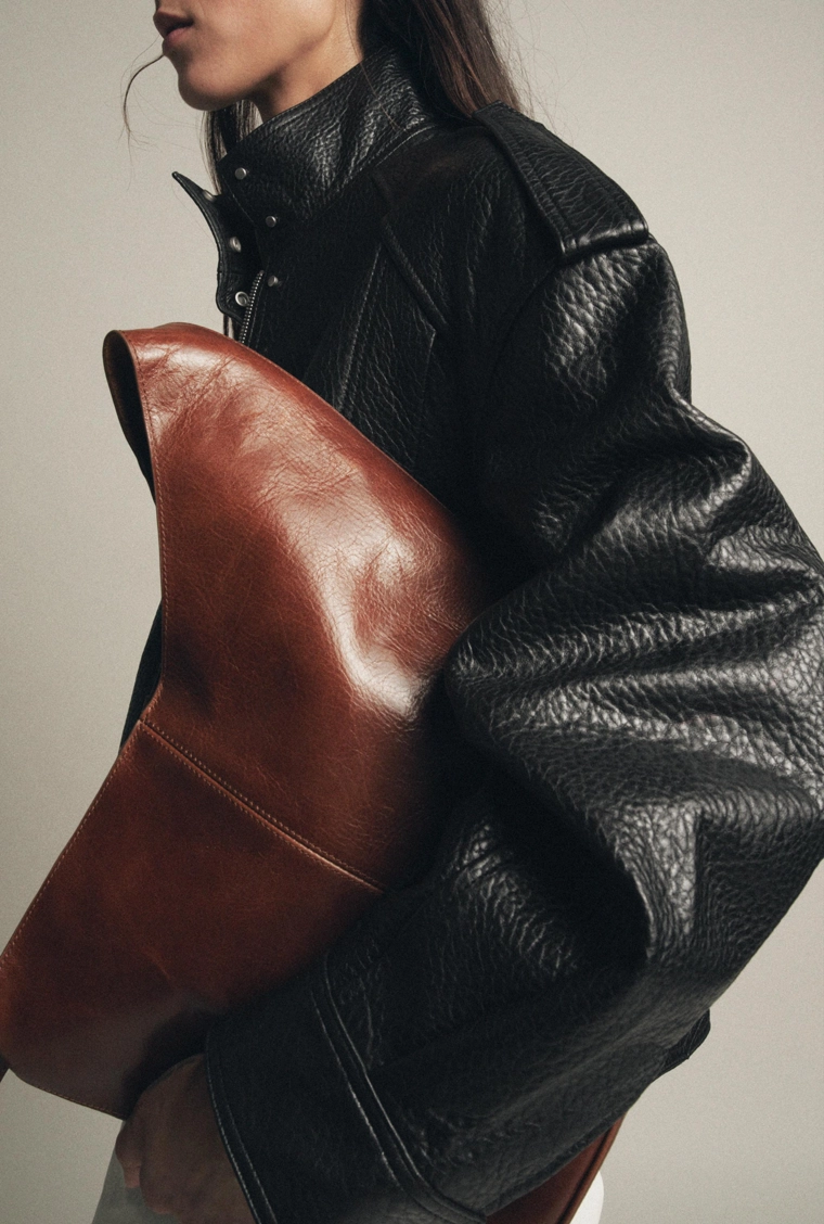 Укороченная кожаная куртка zw collection limited edition