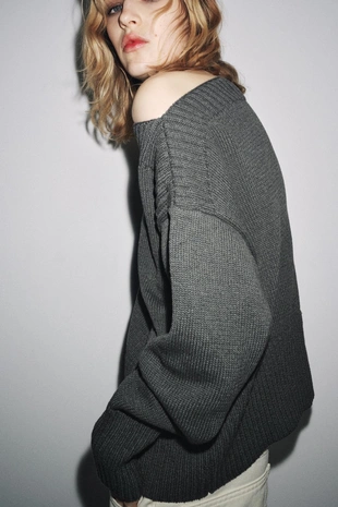 Трикотажный джемпер с вырезом лодочкой- Заказать в России