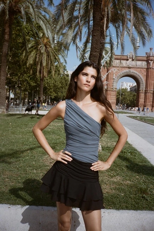 Боди из тюля асимметричного кроя со сборками