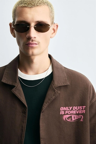 Рубашка с графическим принтом и контрастом- Заказать в России