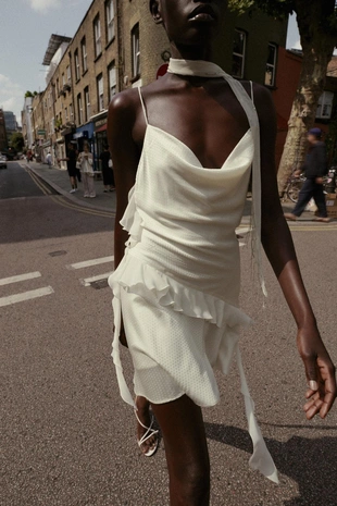 Короткое платье с блестками и воланами- Заказать в России