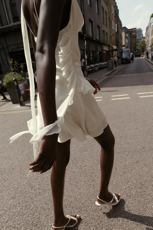 Короткое платье с блестками и воланами- Заказать в России