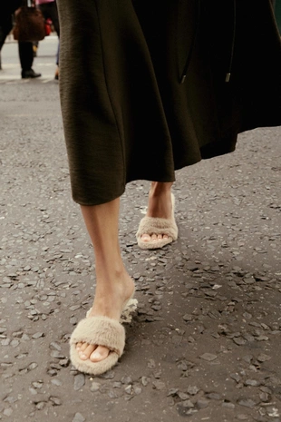 Купить Zara Босоножки на каблуке с отделкой из искусственного меха