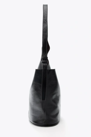 Кожаная сумка-мешок асимметричного кроя- Заказать в России