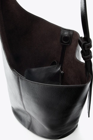 Кожаная сумка-мешок асимметричного кроя- Заказать в России