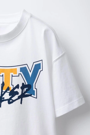 Футболка в университетском стиле