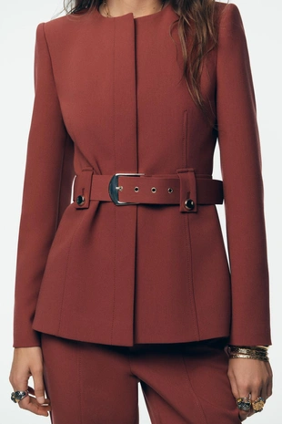 Блейзер с широким ремнем- Заказать в России