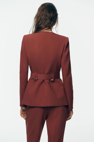 Блейзер с широким ремнем- Заказать в России