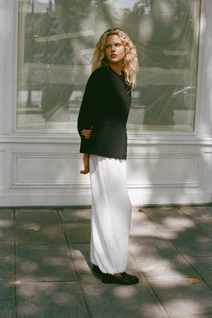 Приталенный блейзер с подплечниками- Заказать в России