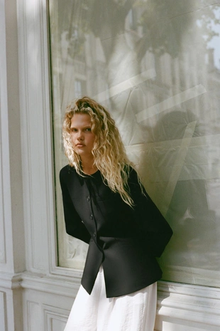 Приталенный блейзер с подплечниками- Заказать в России