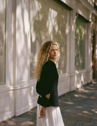 Приталенный блейзер с подплечниками- Заказать в России