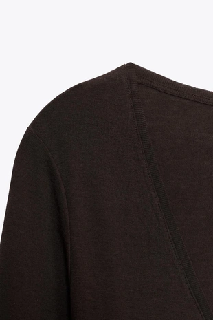 Футболка с V-образным вырезом- Заказать в России