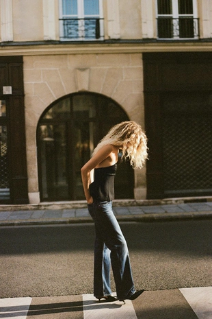 Топ с открытыми плечами и баской- Заказать в России