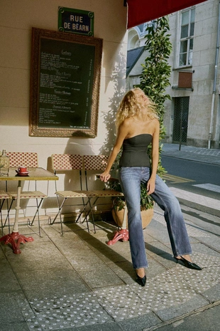 Топ с открытыми плечами и баской- Заказать в России