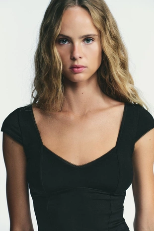 Топ из лиоцелла с кружевом