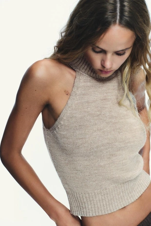 Трикотажный топ с горловиной халтер- Заказать в России