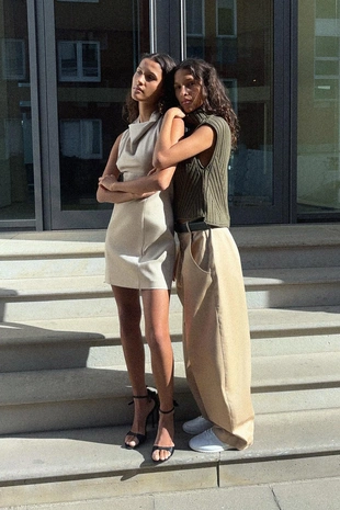 Трикотажный жилет с высоким воротником- Заказать в России