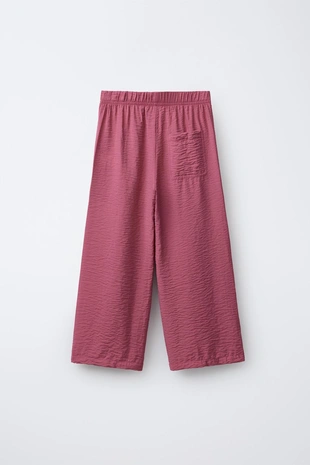 Брюки с эластичным поясом и аппликацией на пуговице- Заказать в России