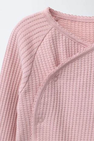 Chalk pink | 4174/577/626 - Zara Комплект из футболки и ползунков с рельефным узором