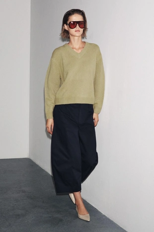 Базовый трикотажный джемпер из 100% шерсти с V-образным вырезом- Заказать в России