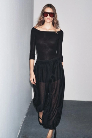 Футболка с вырезом «лодочка»- Заказать в России