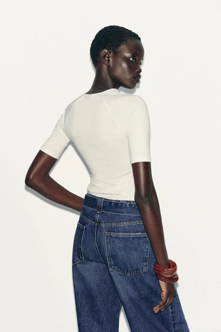 Футболка с короткими рукавами и круглым вырезом- Заказать в России