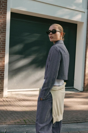 Брюки со шлевками и декоративной отстрочкой- Заказать в России