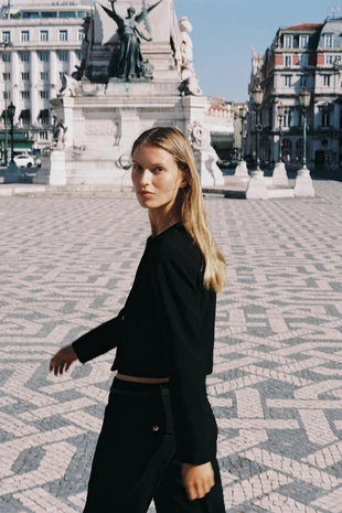 Короткий двубортный блейзер- Заказать в России