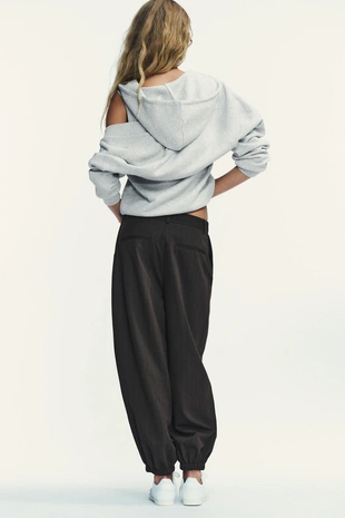 Брюки-багги в тонкую полоску со складками- Заказать в России