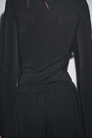 Футболка с длинными рукавами и сборками