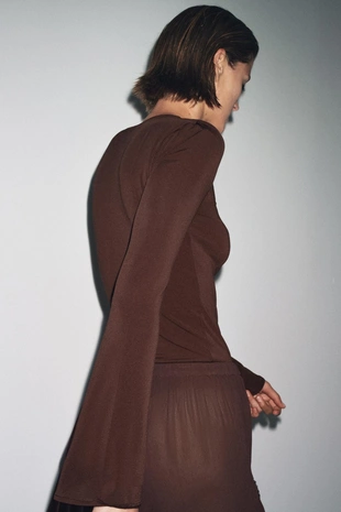 Футболка с длинными рукавами и сборками