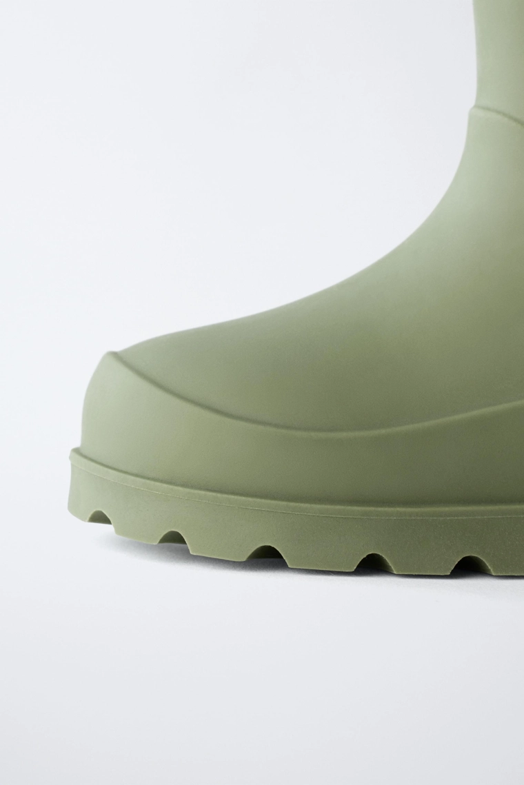 Резиновые сапоги разноцветные