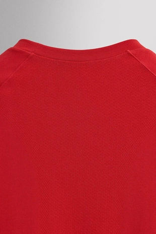 Бесшовная спортивная футболка- Заказать в России