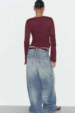 Топ с завязками и эластичными сборками