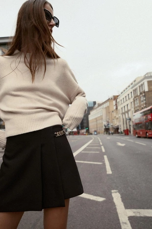 Бермуды со складками и цепочками- Заказать в России