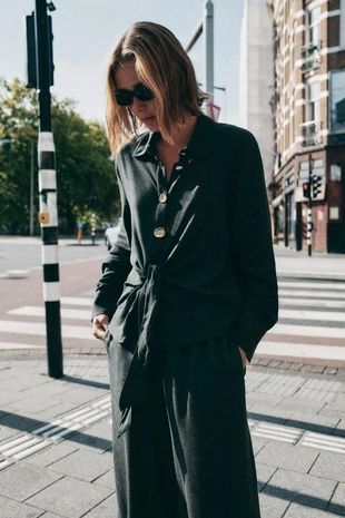 Рубашка с узлом и металлическими пуговицами- Заказать в России