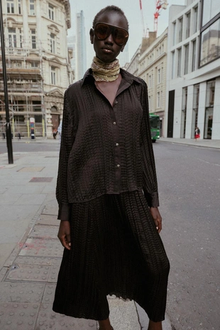 Атласная рубашка оверсайз с жатым эффектом- Заказать в России