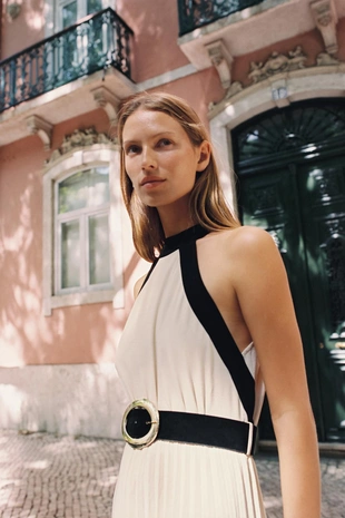 Комбинированное платье с ремнем- Заказать в России