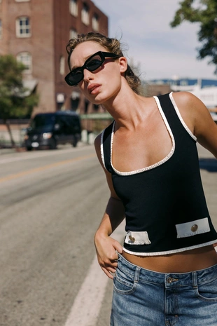 Облегающий топ-жилет из эластичной ткани- Заказать в России