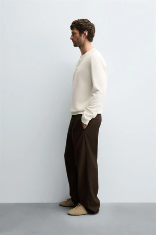 Лонгслив в рубчик с пуговицами на горловине- Заказать в России