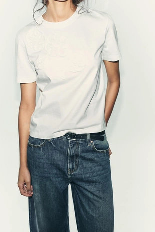 Футболка с рельефными цветами- Заказать в России