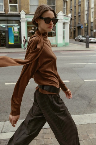 Свитер тонкой вязки с бантом- Заказать в России