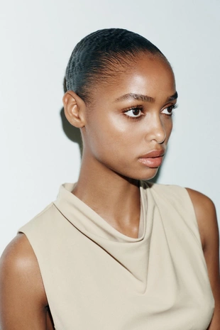 Короткое платье с драпированным вырезом- Заказать в России