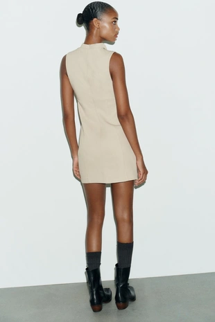 Короткое платье с драпированным вырезом- Заказать в России