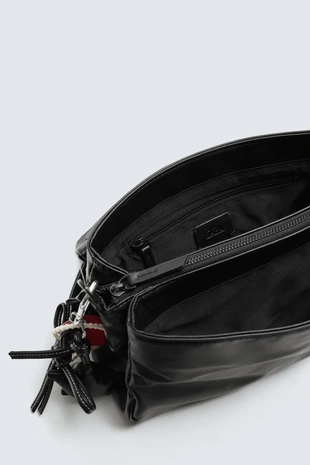 Сумка-мессенджер с клапаном и брелоком- Заказать в России