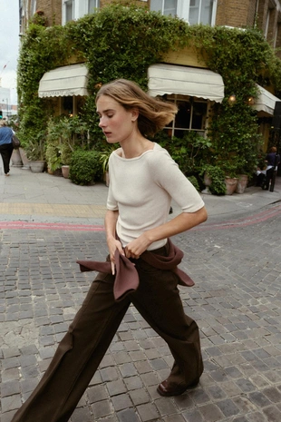 Футболка с вырезом «лодочка»- Заказать в России