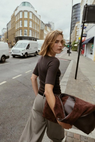 Футболка с вырезом «лодочка»- Заказать в России